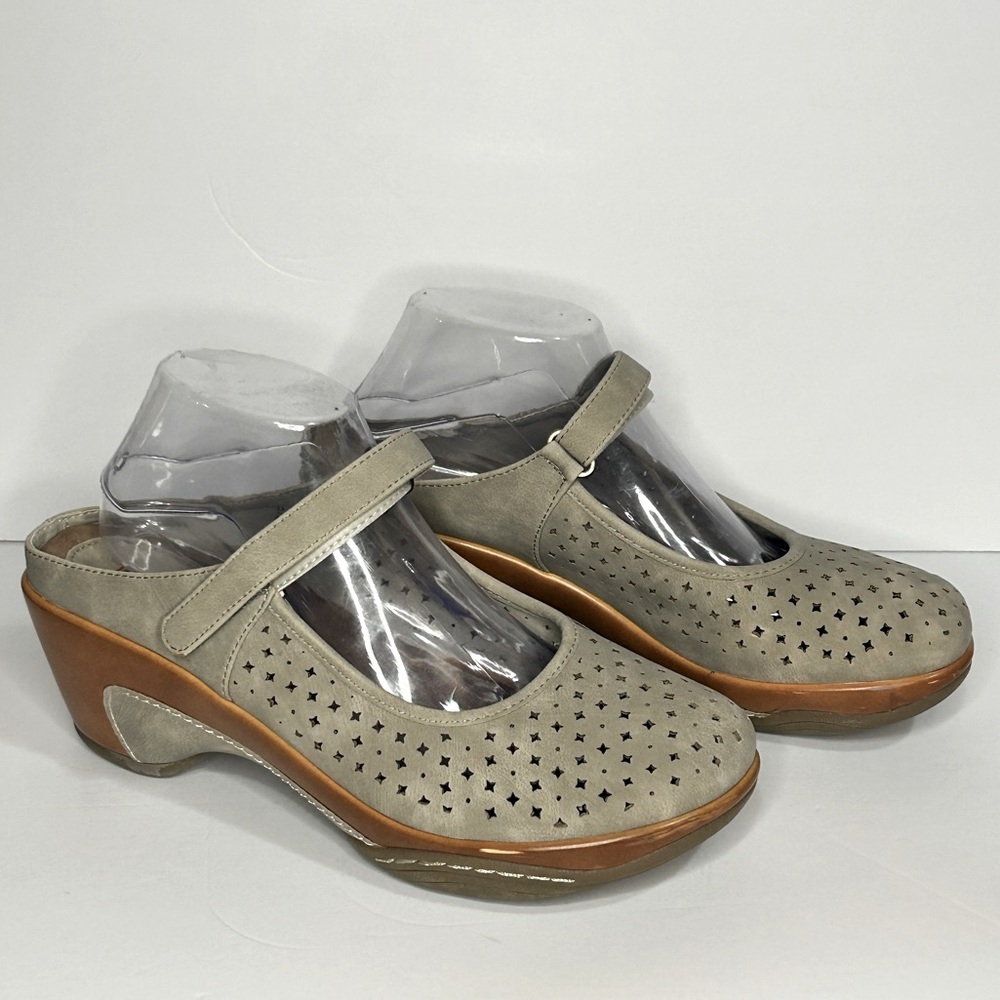 Rialto Vinto Vienna Taupe Stars Perforated Faux Suede Closed Mule Clogs Size 10 - Picture 2 of 7
